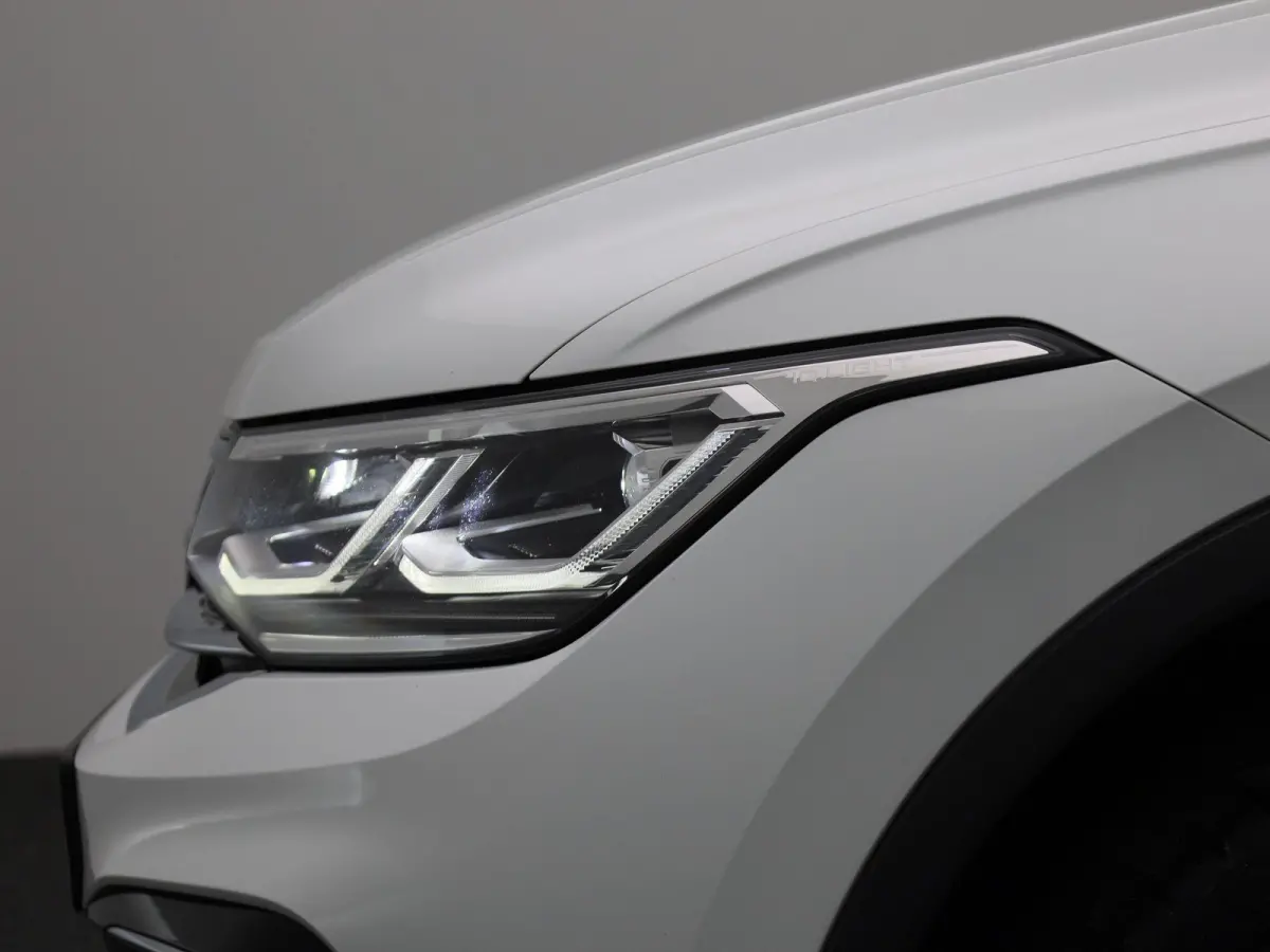 1.4 TSI eHybrid R-Line Business+ 245 PK| Panoramadak | Trekhaak | LED Matrix | Dodehoek Detectie | Navigatie | Stoelverwarming | Achteruitrijcamera | Stuurwielverwarming | Dynamic Chassis Co