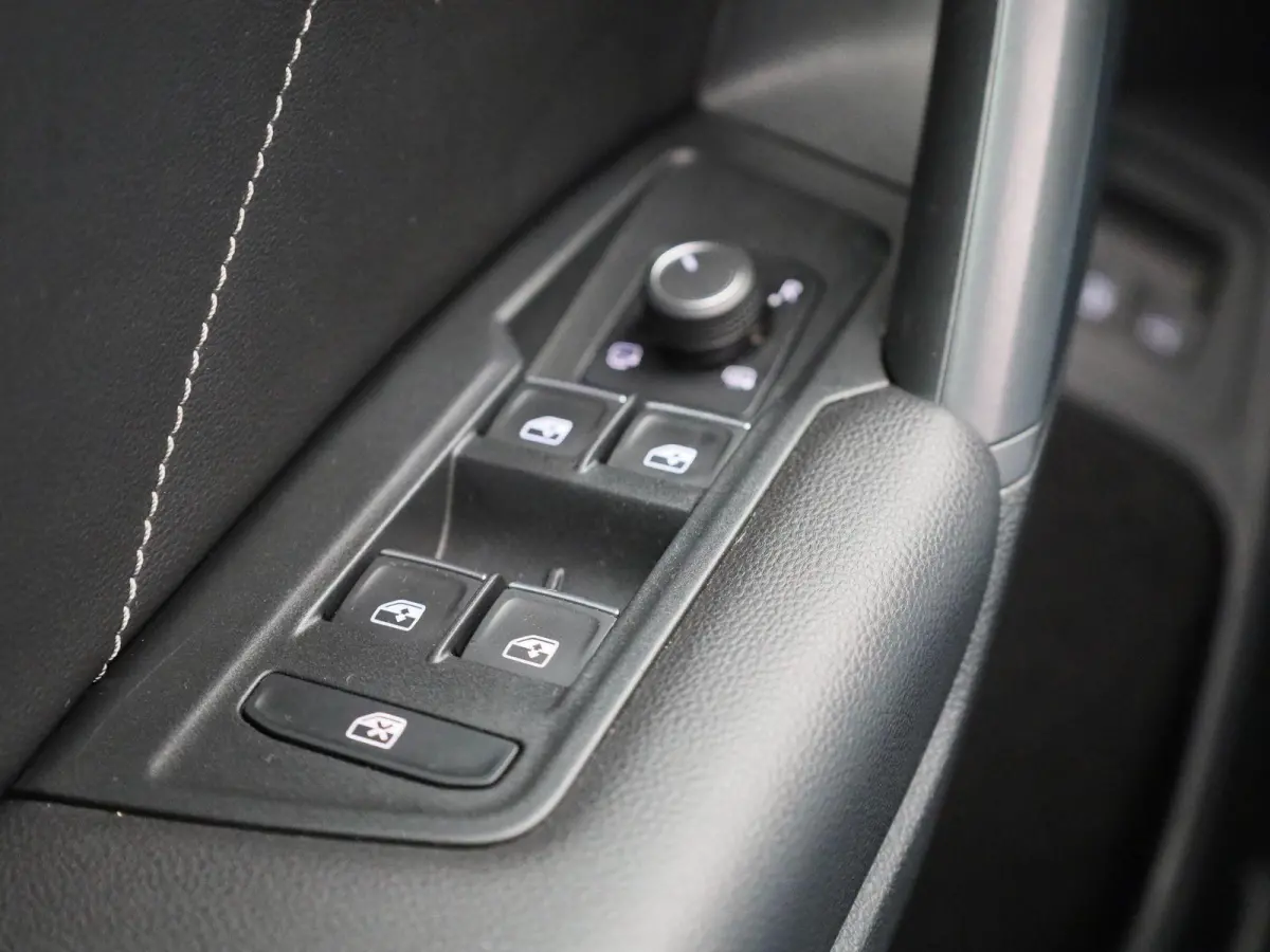 1.4 TSI eHybrid R-Line Business+ 245 PK| Panoramadak | Trekhaak | LED Matrix | Dodehoek Detectie | Navigatie | Stoelverwarming | Achteruitrijcamera | Stuurwielverwarming | Dynamic Chassis Co