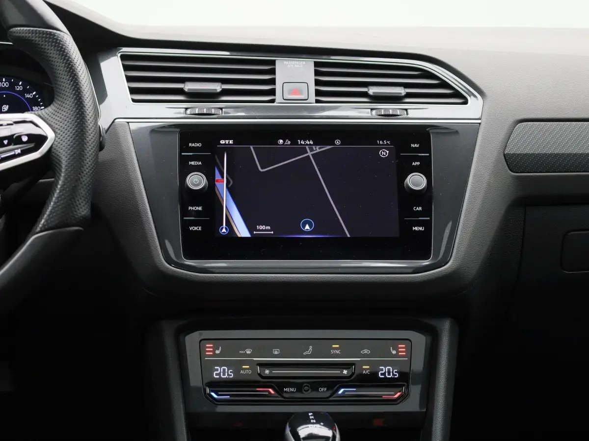 1.4 TSI eHybrid R-Line Business+ 245 PK| Panoramadak | Trekhaak | LED Matrix | Dodehoek Detectie | Navigatie | Stoelverwarming | Achteruitrijcamera | Stuurwielverwarming | Dynamic Chassis Co