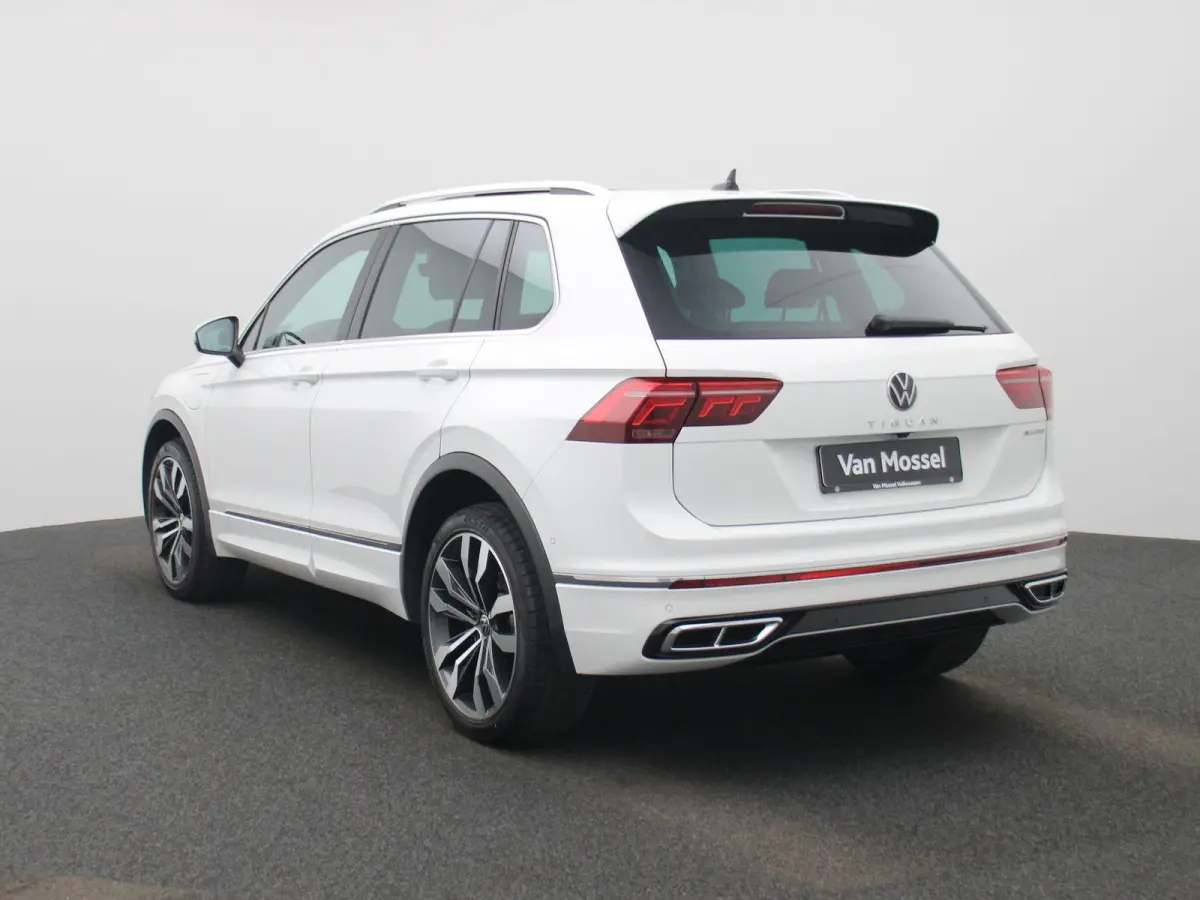 1.4 TSI eHybrid R-Line Business+ 245 PK| Panoramadak | Trekhaak | LED Matrix | Dodehoek Detectie | Navigatie | Stoelverwarming | Achteruitrijcamera | Stuurwielverwarming | Dynamic Chassis Co