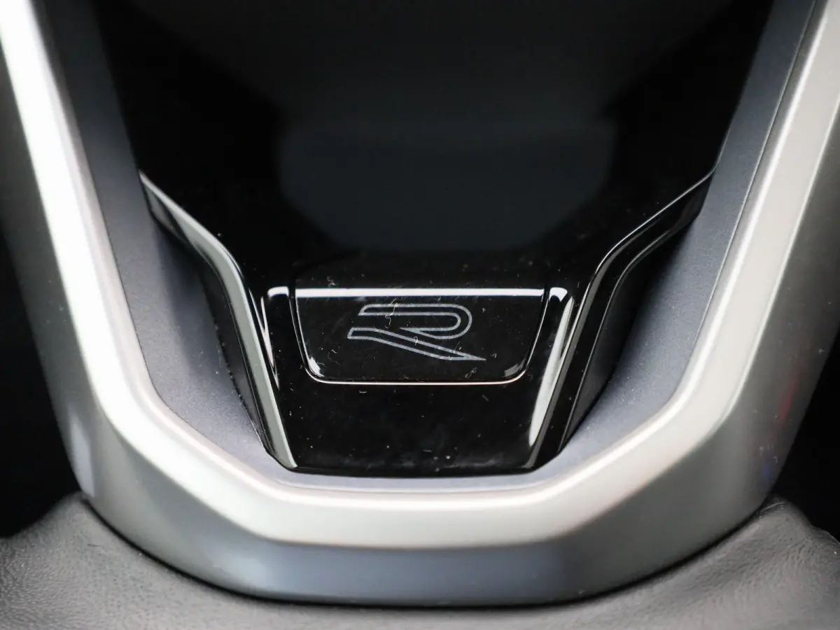 1.4 TSI eHybrid R-Line Business+ 245 PK| Panoramadak | Trekhaak | LED Matrix | Dodehoek Detectie | Navigatie | Stoelverwarming | Achteruitrijcamera | Stuurwielverwarming | Dynamic Chassis Co