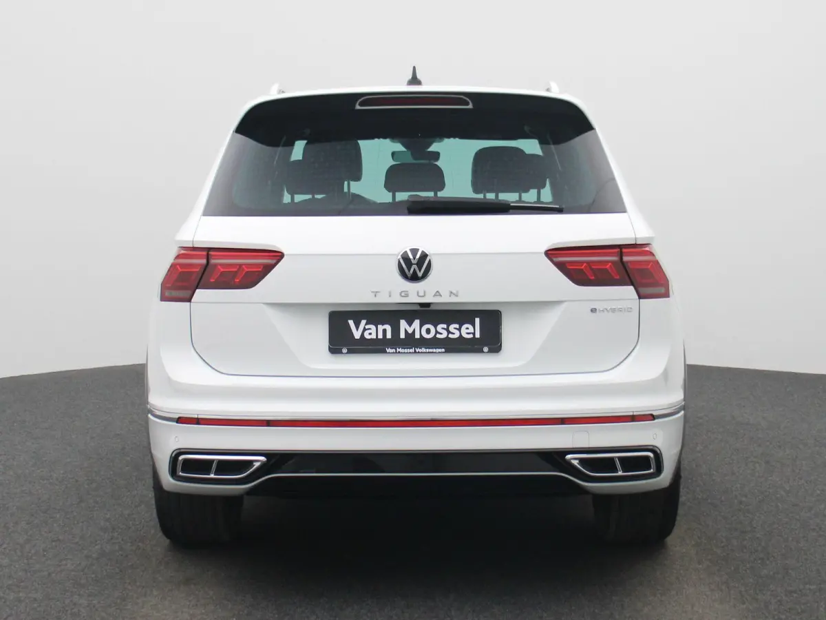 1.4 TSI eHybrid R-Line Business+ 245 PK| Panoramadak | Trekhaak | LED Matrix | Dodehoek Detectie | Navigatie | Stoelverwarming | Achteruitrijcamera | Stuurwielverwarming | Dynamic Chassis Co