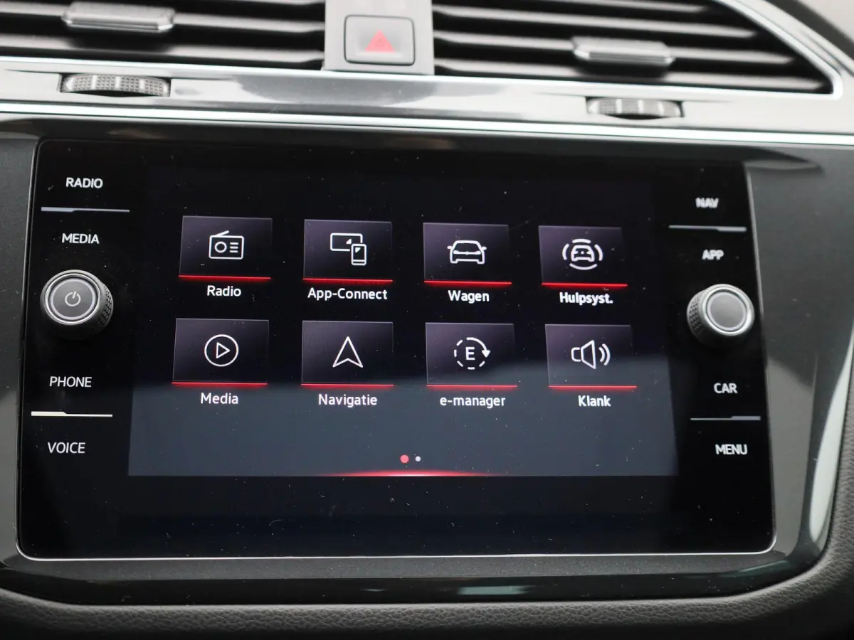1.4 TSI eHybrid R-Line Business+ 245 PK| Panoramadak | Trekhaak | LED Matrix | Dodehoek Detectie | Navigatie | Stoelverwarming | Achteruitrijcamera | Stuurwielverwarming | Dynamic Chassis Co