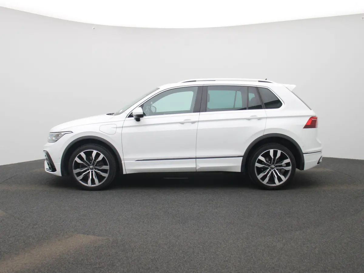 1.4 TSI eHybrid R-Line Business+ 245 PK| Panoramadak | Trekhaak | LED Matrix | Dodehoek Detectie | Navigatie | Stoelverwarming | Achteruitrijcamera | Stuurwielverwarming | Dynamic Chassis Co