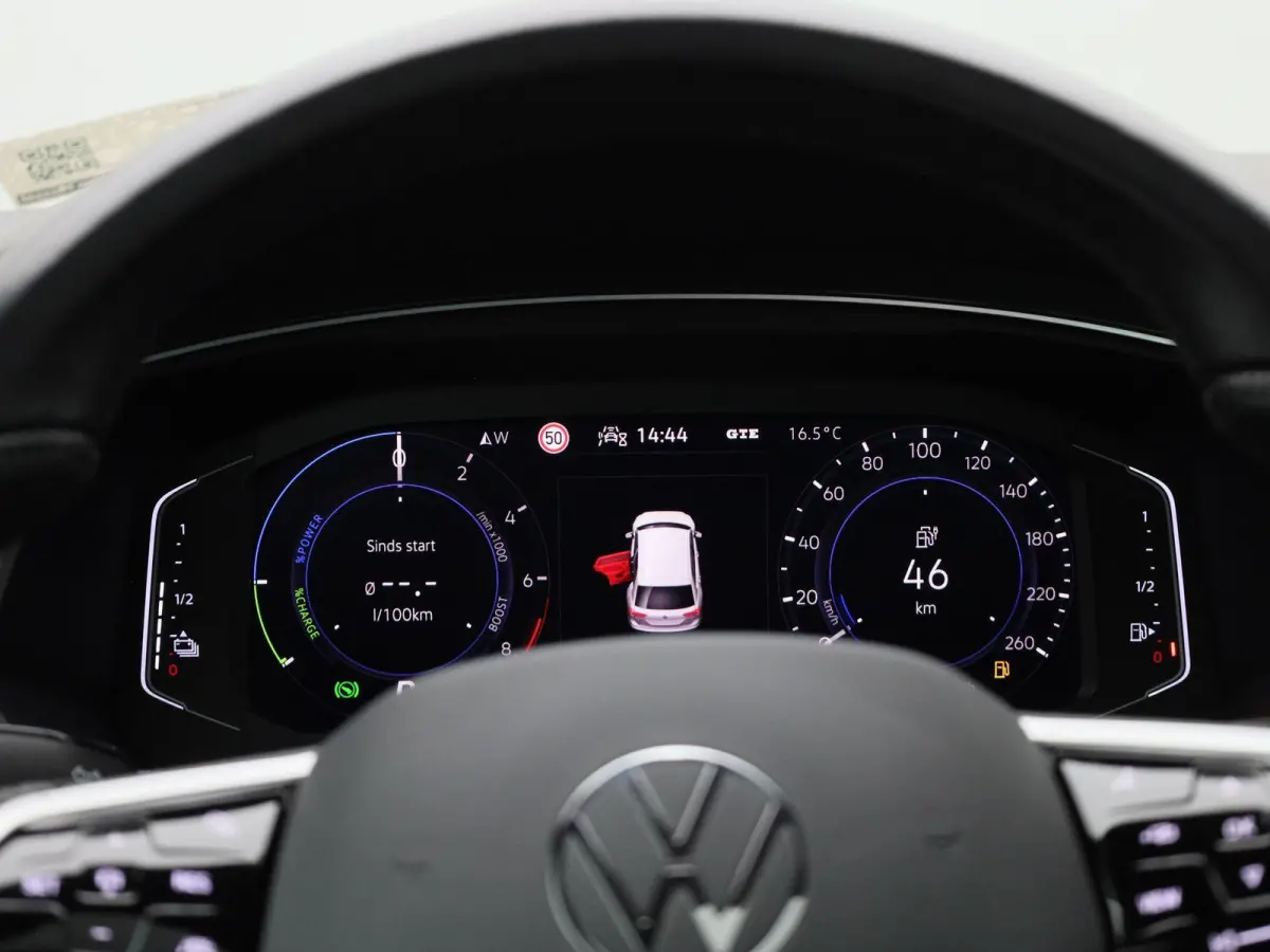 1.4 TSI eHybrid R-Line Business+ 245 PK| Panoramadak | Trekhaak | LED Matrix | Dodehoek Detectie | Navigatie | Stoelverwarming | Achteruitrijcamera | Stuurwielverwarming | Dynamic Chassis Co