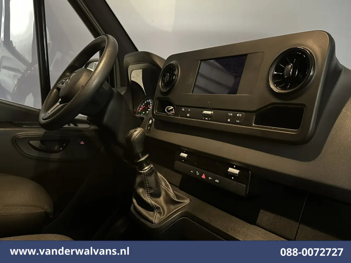 314 CDI 143pk L2H2 Euro6 Airco | Camera | Apple Carplay | Trekhaak | Cruisecontrol Android Auto, Stoelverwarming, 270 Graden Achterdeuren, Parkeersensoren, Bijrijdersbank