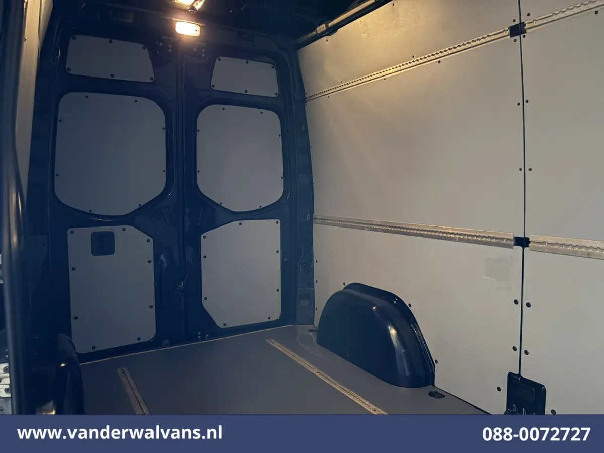 314 CDI 143pk L2H2 Euro6 Airco | Camera | Apple Carplay | Trekhaak | Cruisecontrol Android Auto, Stoelverwarming, 270 Graden Achterdeuren, Parkeersensoren, Bijrijdersbank
