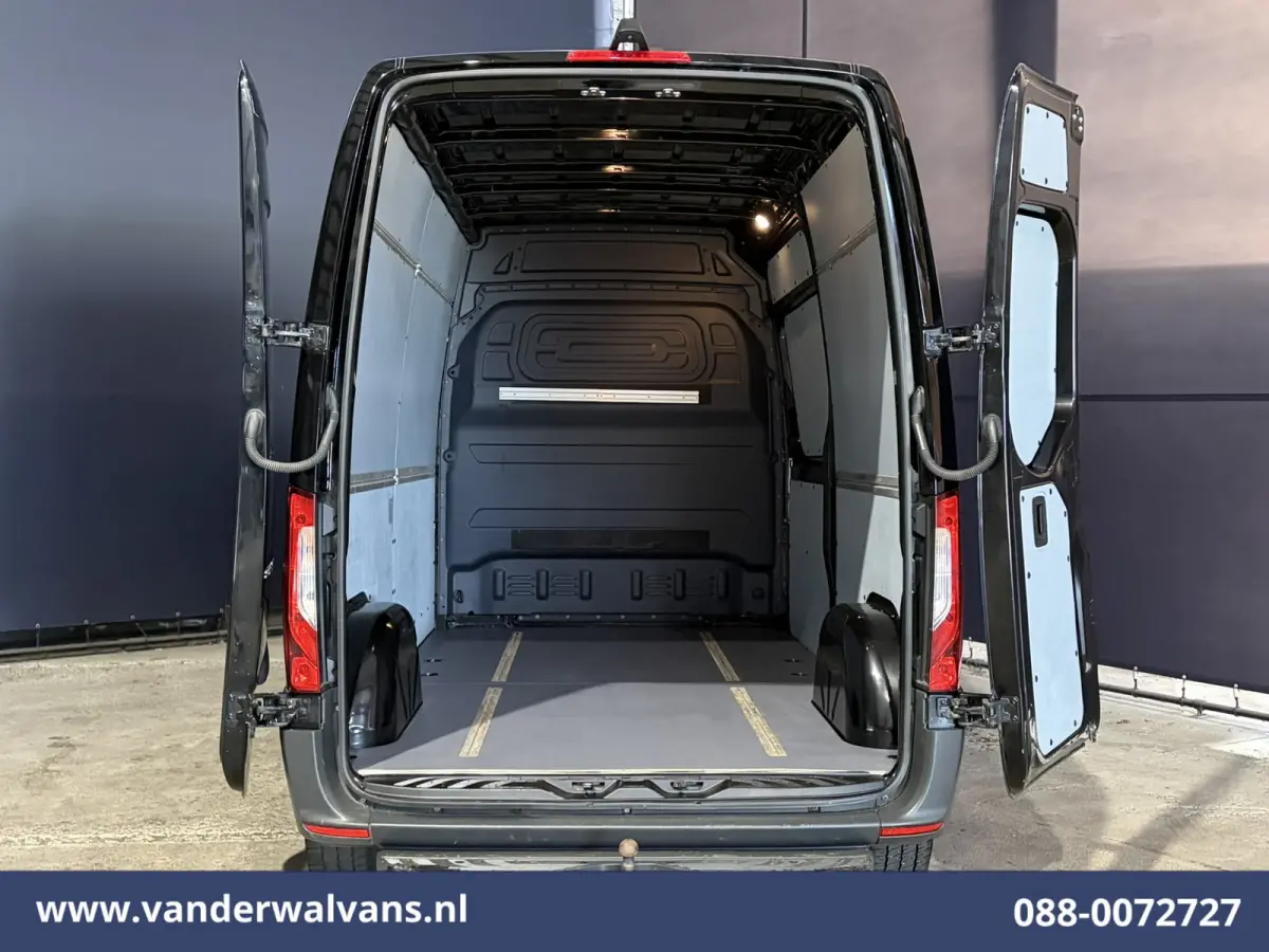 314 CDI 143pk L2H2 Euro6 Airco | Camera | Apple Carplay | Trekhaak | Cruisecontrol Android Auto, Stoelverwarming, 270 Graden Achterdeuren, Parkeersensoren, Bijrijdersbank