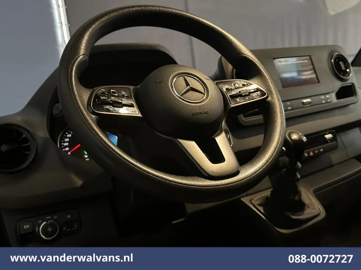 314 CDI 143pk L2H2 Euro6 Airco | Camera | Apple Carplay | Trekhaak | Cruisecontrol Android Auto, Stoelverwarming, 270 Graden Achterdeuren, Parkeersensoren, Bijrijdersbank