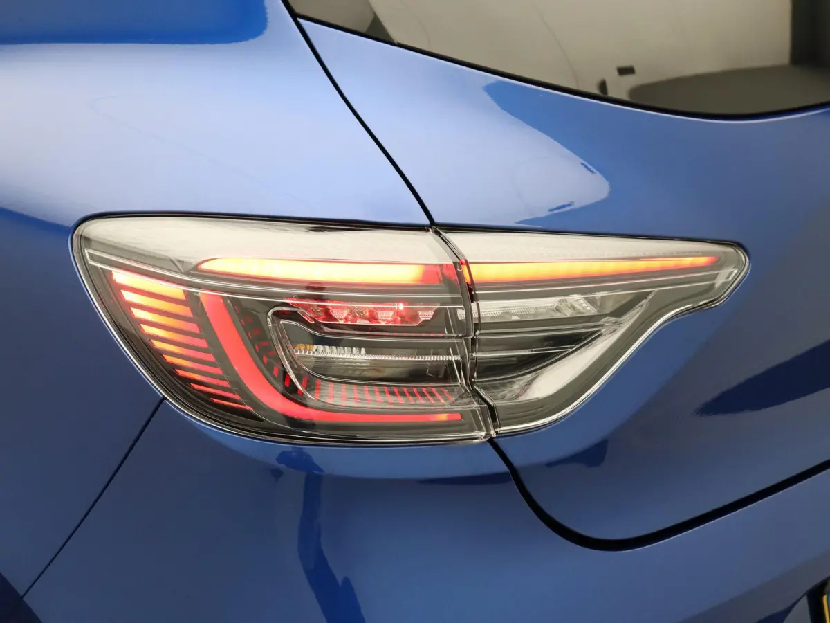 1.6 E-Tech Full Hybrid 145 techno | Achteruitrijcamera | Climate Control | Lichtmetalen velgen | Navigatie met Apple Carplay en Android Auto |
