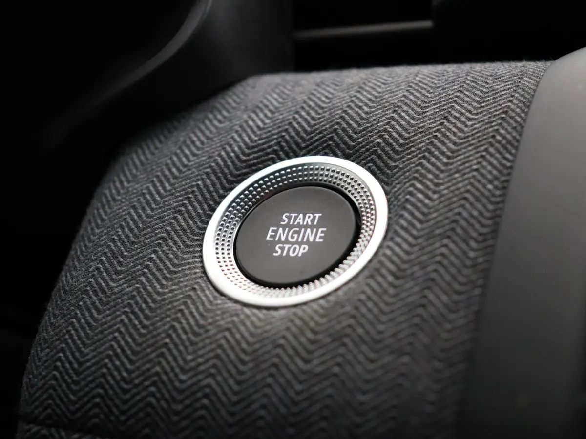 1.6 E-Tech Full Hybrid 145 techno | Achteruitrijcamera | Climate Control | Lichtmetalen velgen | Navigatie met Apple Carplay en Android Auto |