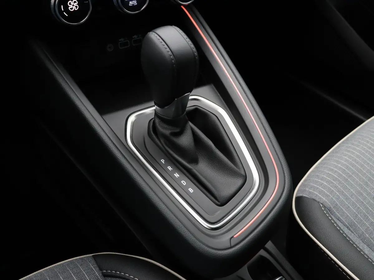 1.6 E-Tech Full Hybrid 145 techno | Achteruitrijcamera | Climate Control | Lichtmetalen velgen | Navigatie met Apple Carplay en Android Auto |