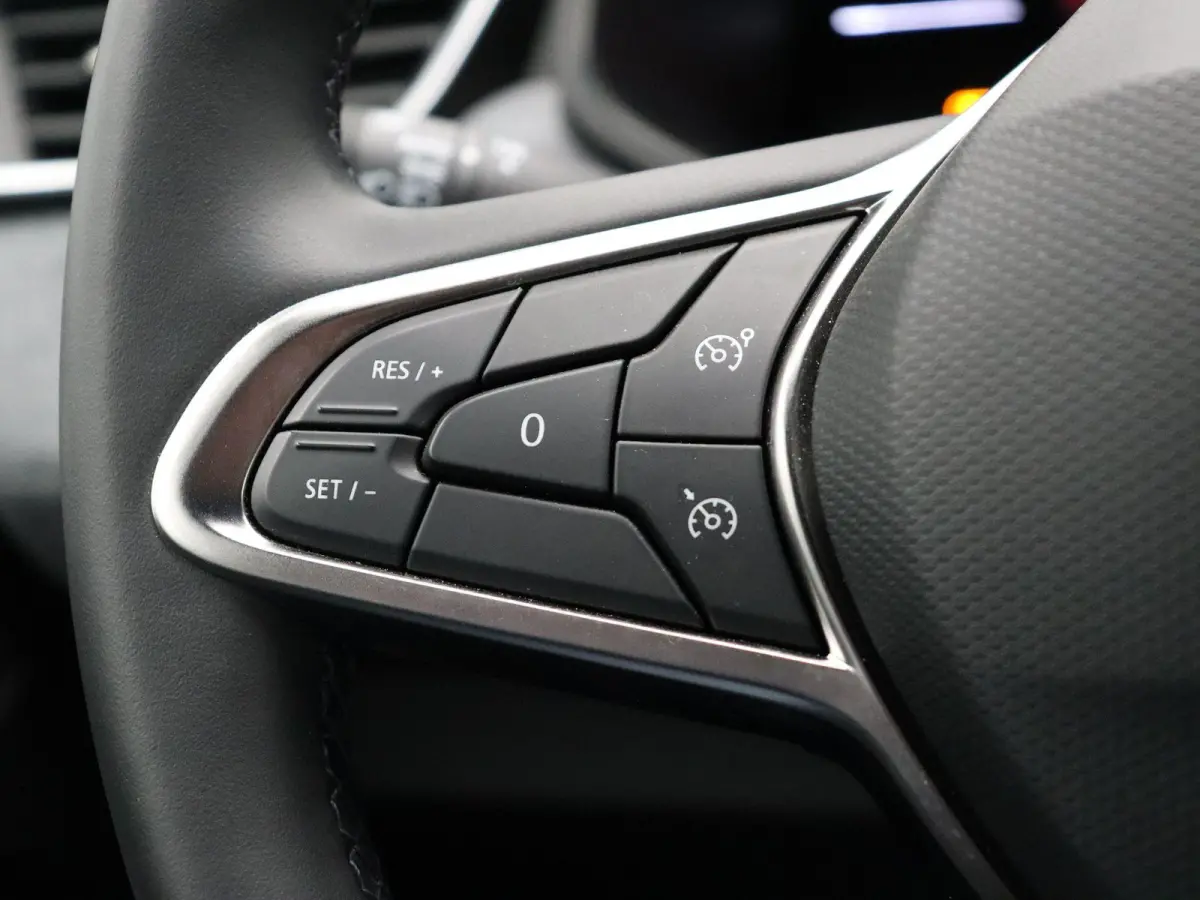 1.6 E-Tech Full Hybrid 145 techno | Achteruitrijcamera | Climate Control | Lichtmetalen velgen | Navigatie met Apple Carplay en Android Auto |