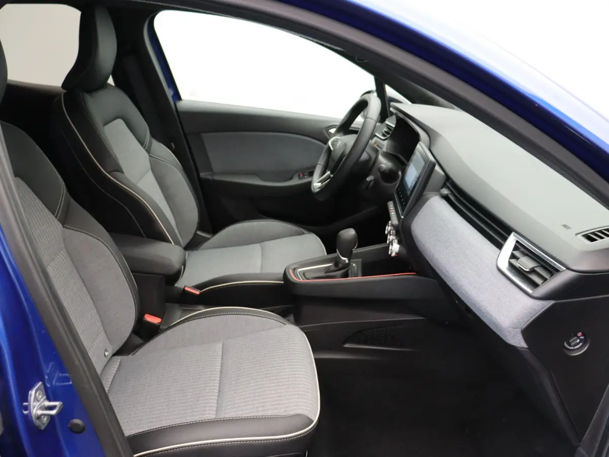 1.6 E-Tech Full Hybrid 145 techno | Achteruitrijcamera | Climate Control | Lichtmetalen velgen | Navigatie met Apple Carplay en Android Auto |