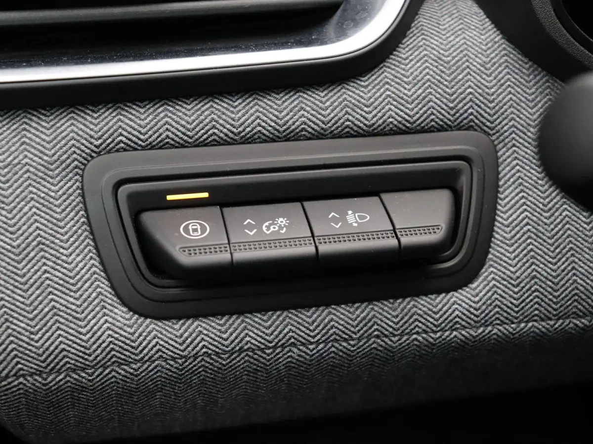 1.6 E-Tech Full Hybrid 145 techno | Achteruitrijcamera | Climate Control | Lichtmetalen velgen | Navigatie met Apple Carplay en Android Auto |