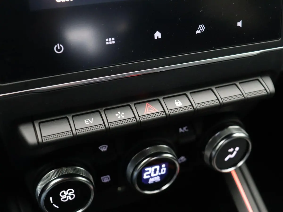 1.6 E-Tech Full Hybrid 145 techno | Achteruitrijcamera | Climate Control | Lichtmetalen velgen | Navigatie met Apple Carplay en Android Auto |