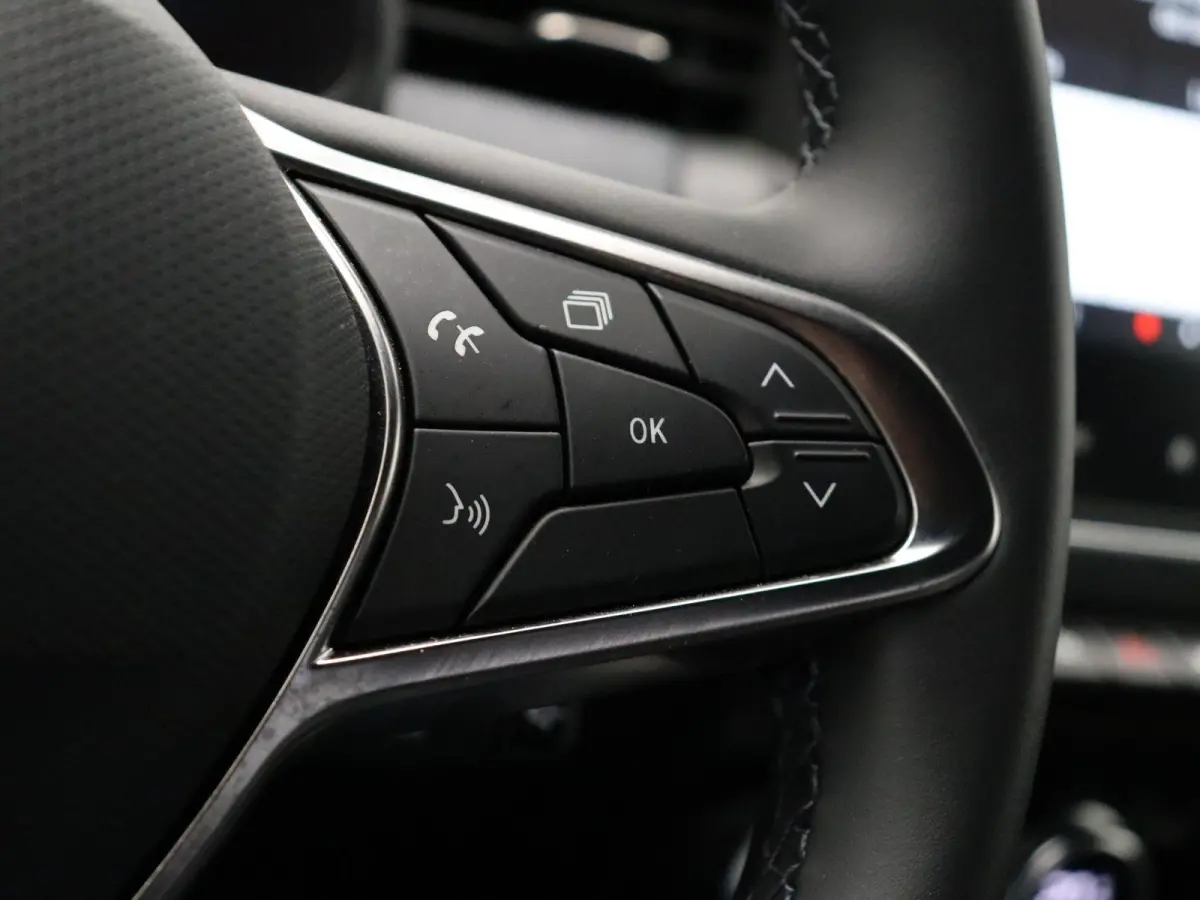 1.6 E-Tech Full Hybrid 145 techno | Achteruitrijcamera | Climate Control | Lichtmetalen velgen | Navigatie met Apple Carplay en Android Auto |