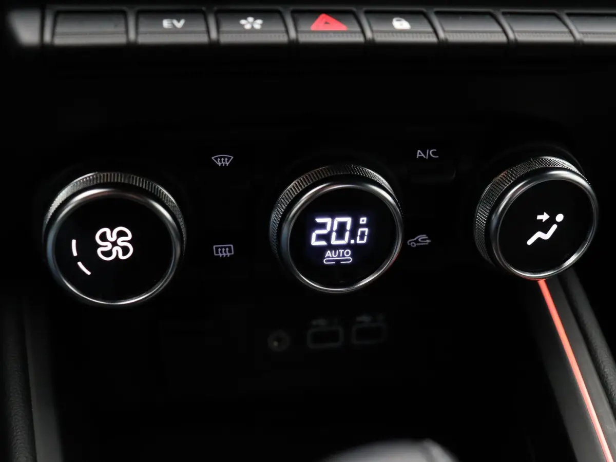 1.6 E-Tech Full Hybrid 145 techno | Achteruitrijcamera | Climate Control | Lichtmetalen velgen | Navigatie met Apple Carplay en Android Auto |