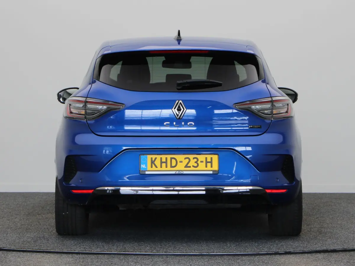 1.6 E-Tech Full Hybrid 145 techno | Achteruitrijcamera | Climate Control | Lichtmetalen velgen | Navigatie met Apple Carplay en Android Auto |