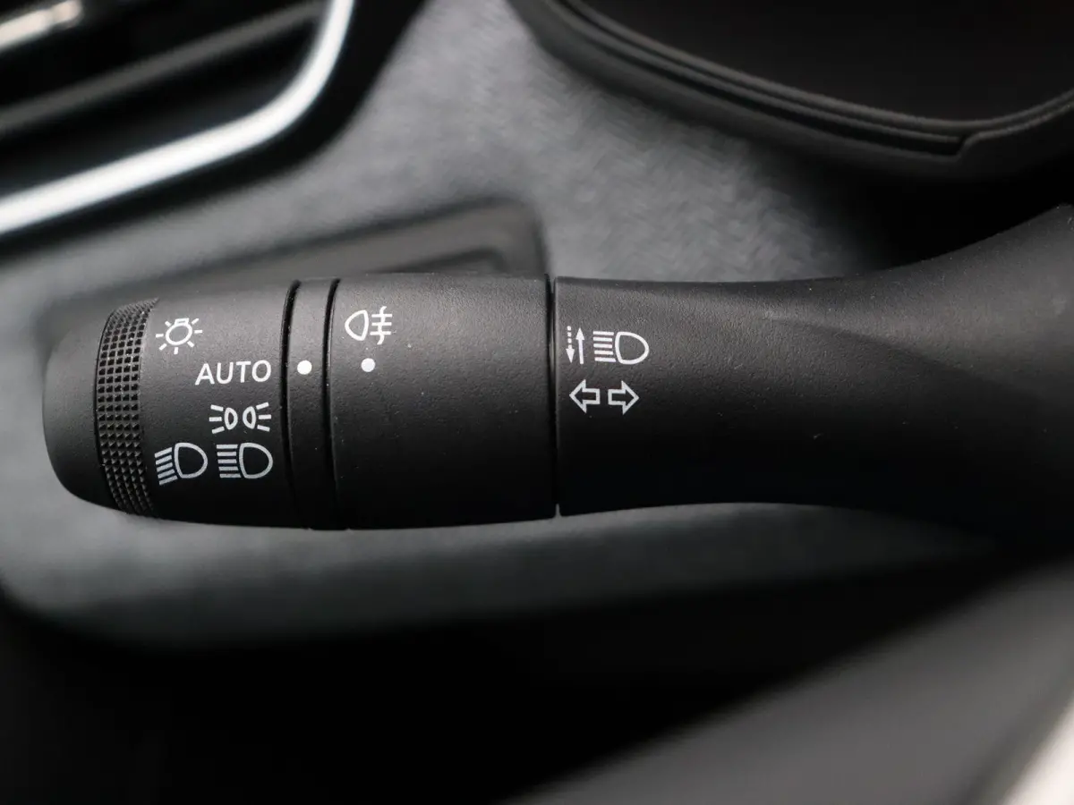 1.6 E-Tech Full Hybrid 145 techno | Achteruitrijcamera | Climate Control | Lichtmetalen velgen | Navigatie met Apple Carplay en Android Auto |