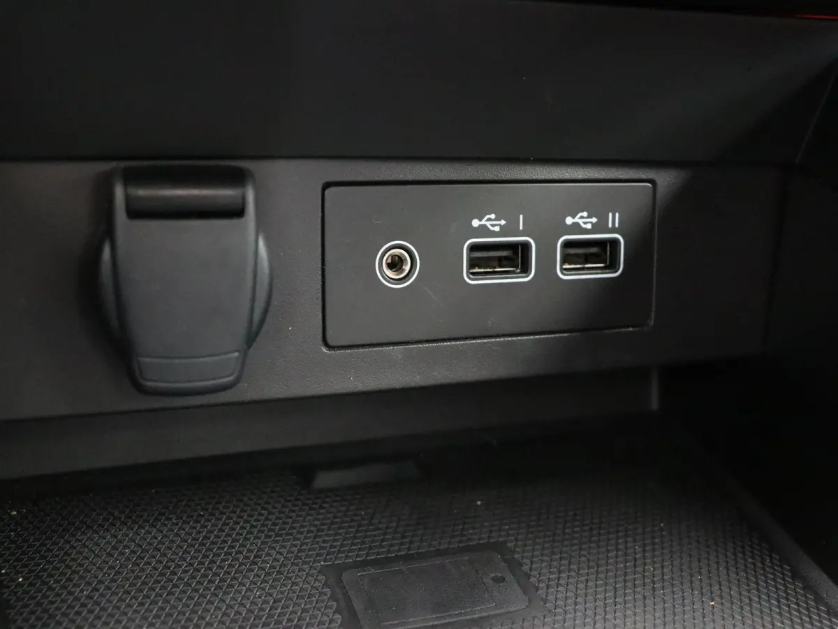 1.6 E-Tech Full Hybrid 145 techno | Achteruitrijcamera | Climate Control | Lichtmetalen velgen | Navigatie met Apple Carplay en Android Auto |