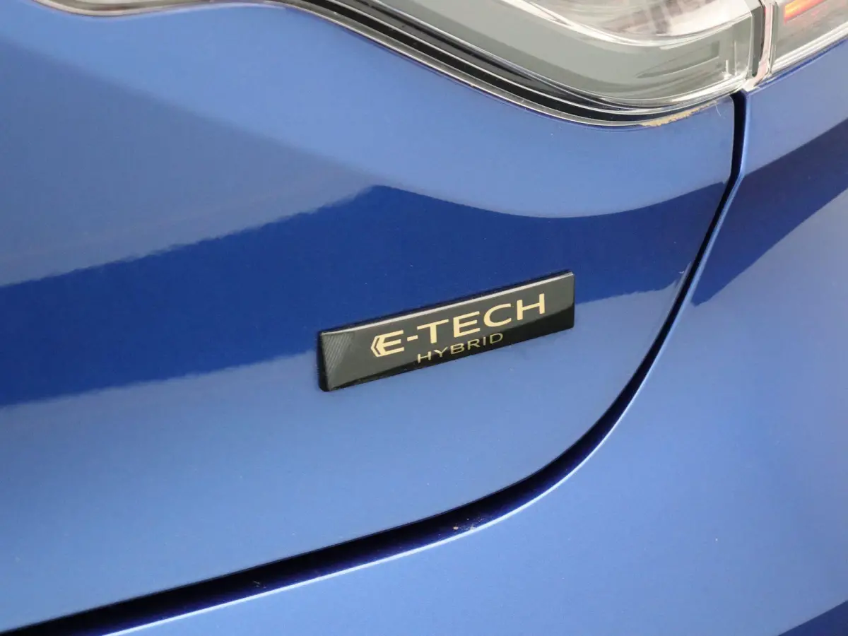 1.6 E-Tech Full Hybrid 145 techno | Achteruitrijcamera | Climate Control | Lichtmetalen velgen | Navigatie met Apple Carplay en Android Auto |