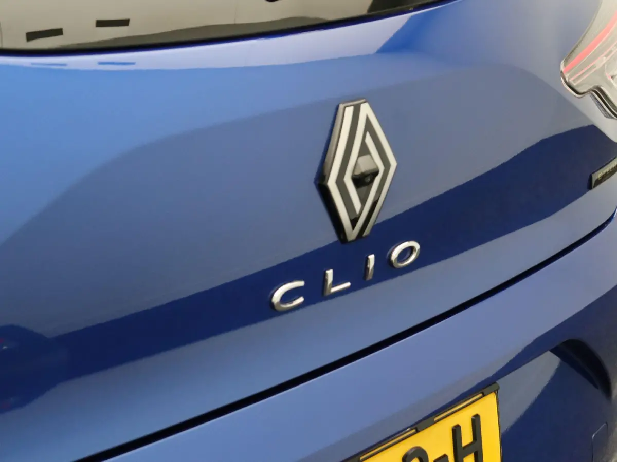 1.6 E-Tech Full Hybrid 145 techno | Achteruitrijcamera | Climate Control | Lichtmetalen velgen | Navigatie met Apple Carplay en Android Auto |