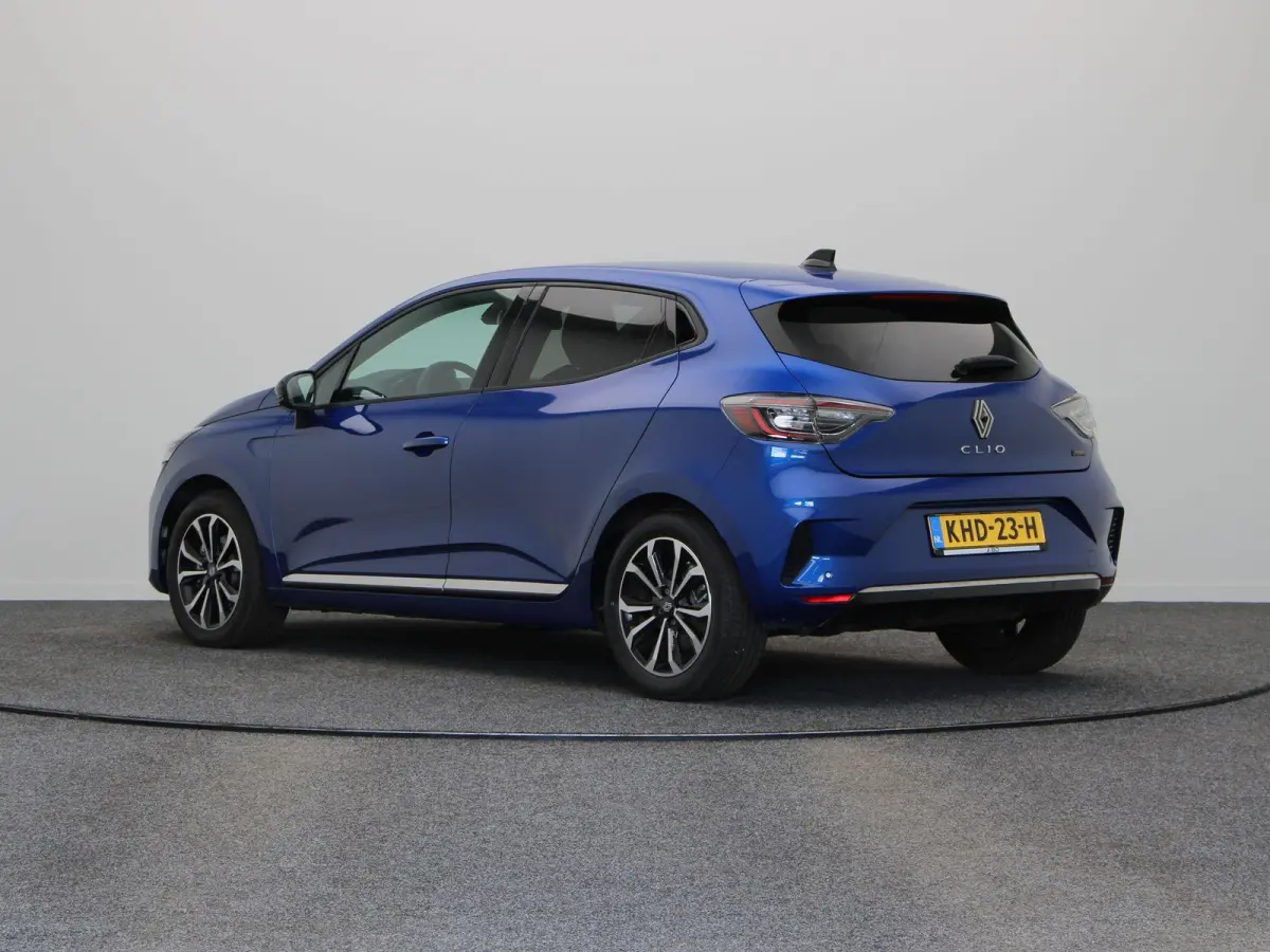 1.6 E-Tech Full Hybrid 145 techno | Achteruitrijcamera | Climate Control | Lichtmetalen velgen | Navigatie met Apple Carplay en Android Auto |