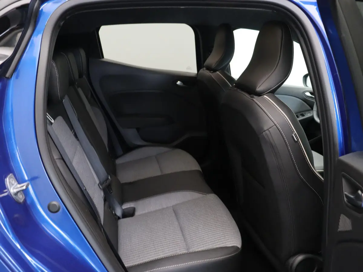 1.6 E-Tech Full Hybrid 145 techno | Achteruitrijcamera | Climate Control | Lichtmetalen velgen | Navigatie met Apple Carplay en Android Auto |