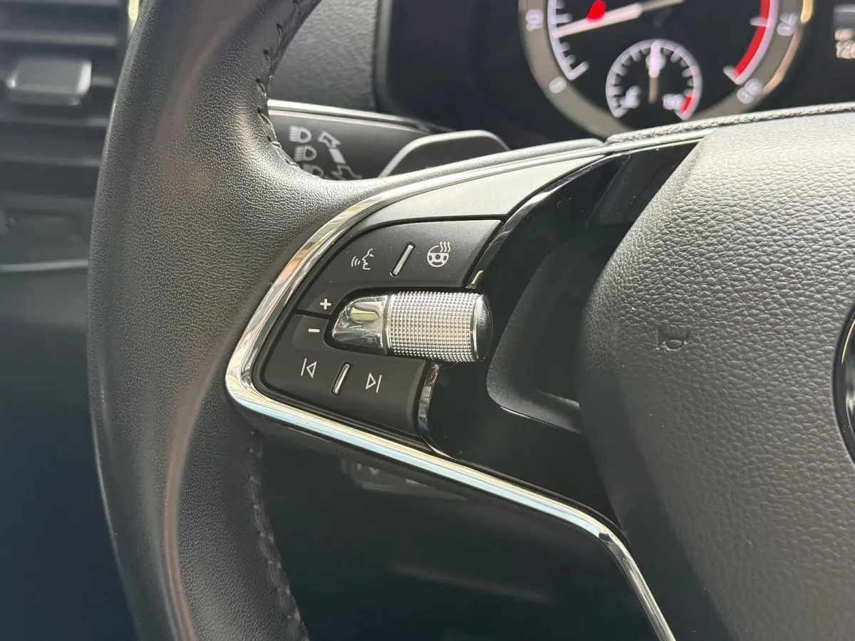 1.5 TSI ACT Business Edition Plus | Panoramadak | Camera | Adaptive cruise | Stoelverwarming | Full LED | NL auto | Dealer onderhouden
