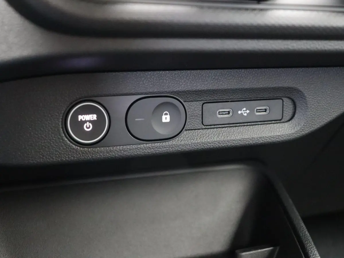 urban range techno 27.5 kWh | Stoelverwarming | Adaptive Cruise Control | Achteruitrijcamera | Climate Control |