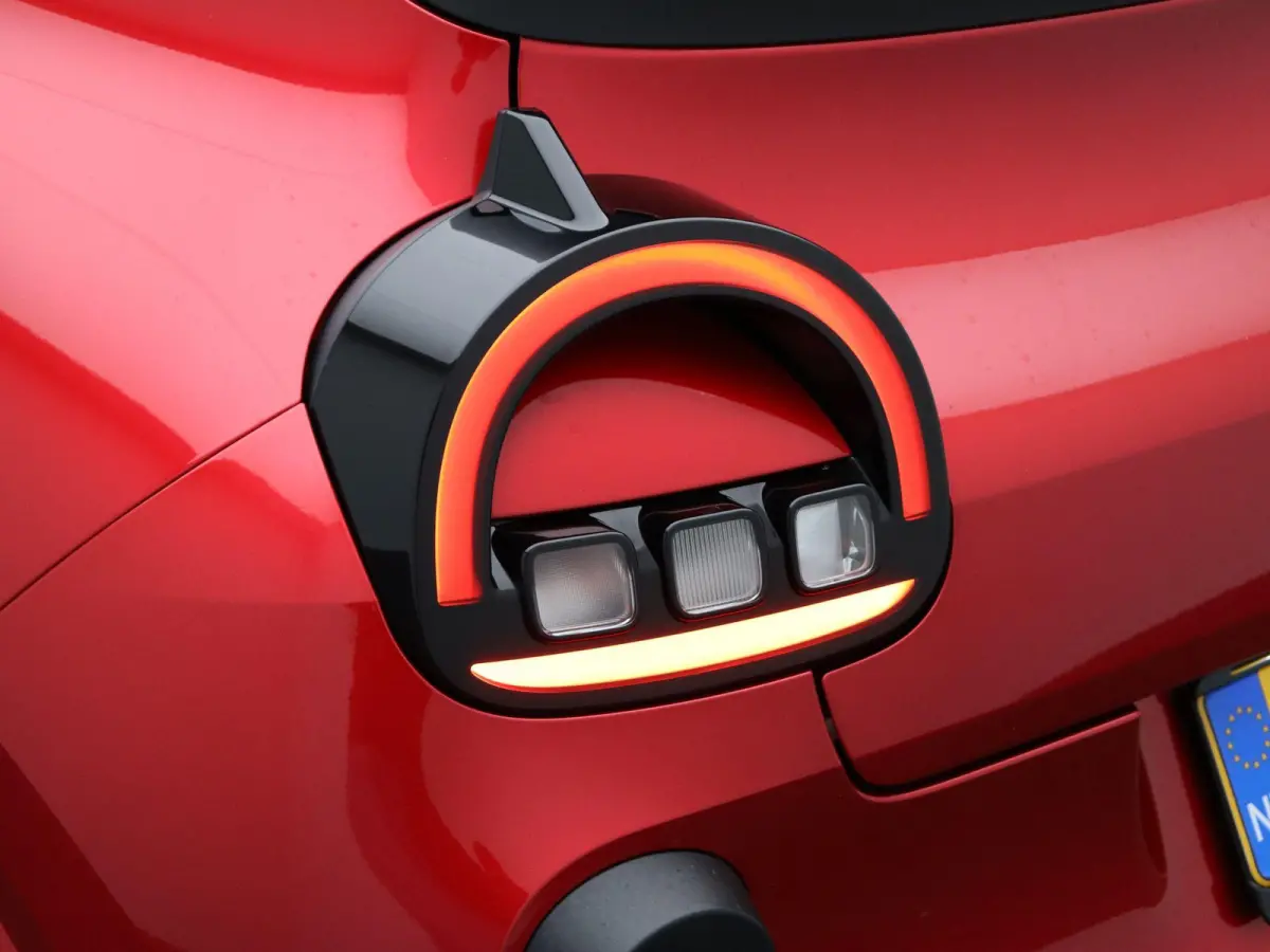 urban range techno 27.5 kWh | Stoelverwarming | Adaptive Cruise Control | Achteruitrijcamera | Climate Control |