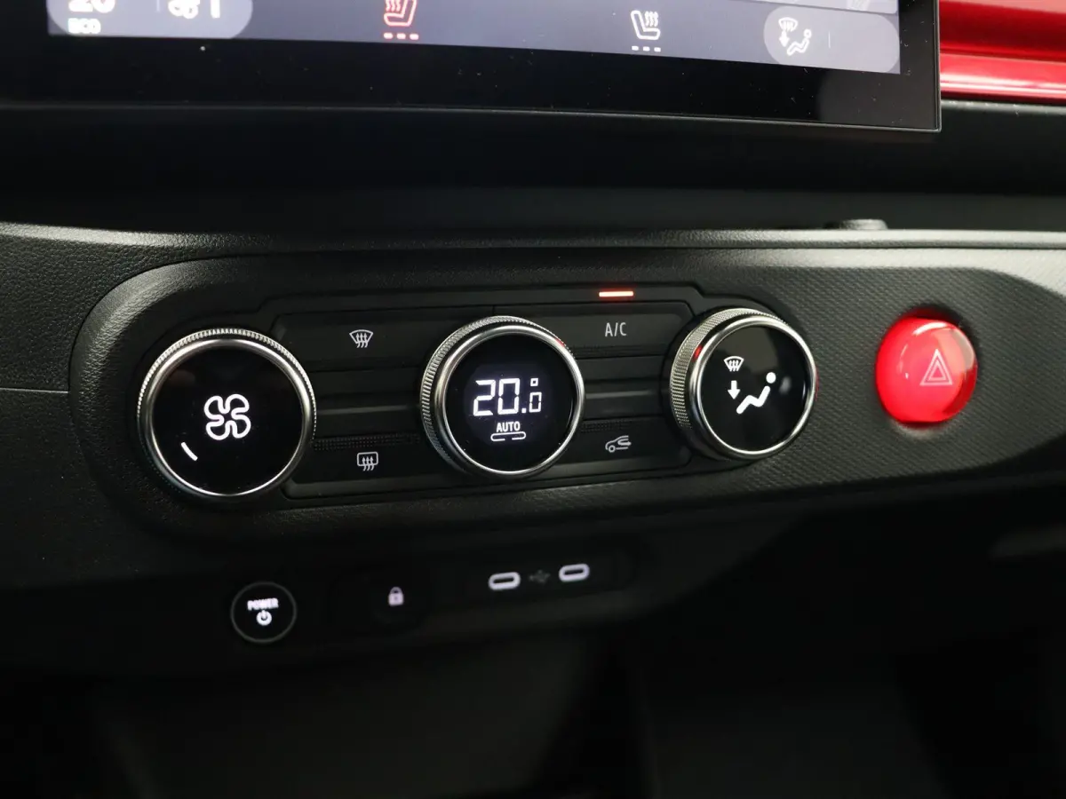 urban range techno 27.5 kWh | Stoelverwarming | Adaptive Cruise Control | Achteruitrijcamera | Climate Control |