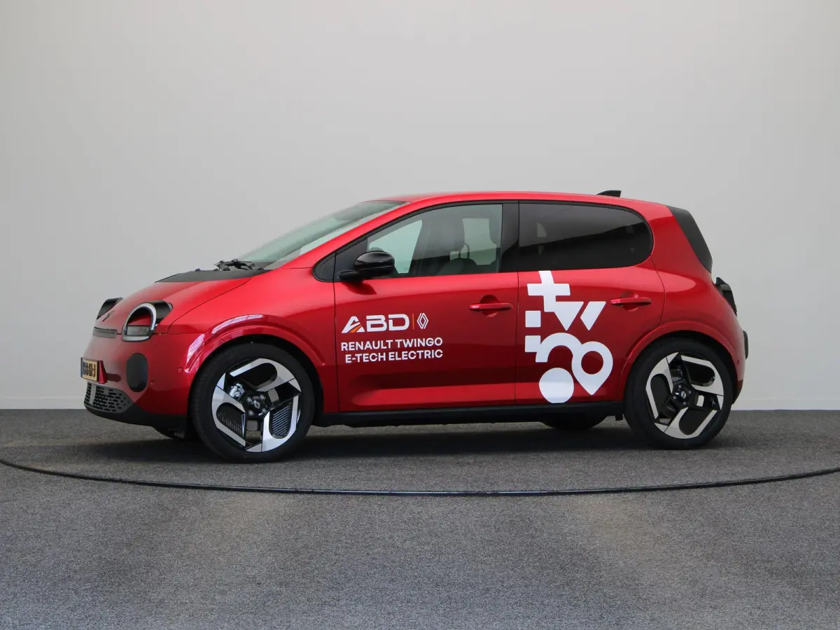 urban range techno 27.5 kWh | Stoelverwarming | Adaptive Cruise Control | Achteruitrijcamera | Climate Control |