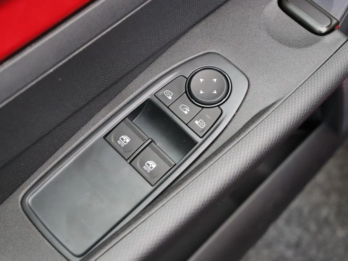 urban range techno 27.5 kWh | Stoelverwarming | Adaptive Cruise Control | Achteruitrijcamera | Climate Control |