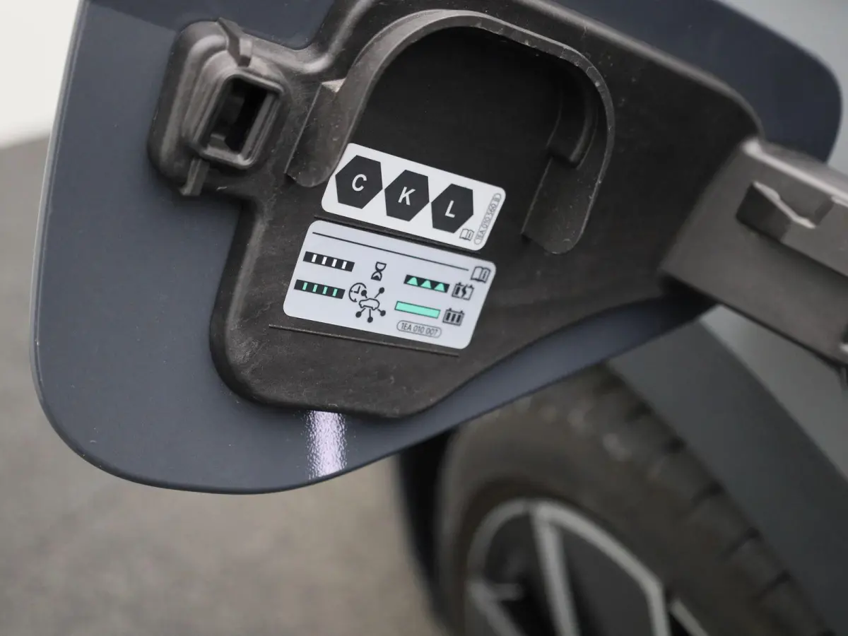 1.5 eHybrid Style Edition 204 PK| Origineel Nederlands | 1e Eigenaar | Navigatie | Stoelverwarming | Stuurwielverwarming | LED Matrix | Achteruitrijcamera