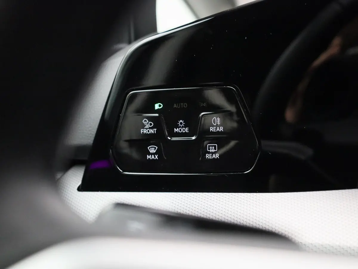 1.5 eHybrid Style Edition 204 PK| Origineel Nederlands | 1e Eigenaar | Navigatie | Stoelverwarming | Stuurwielverwarming | LED Matrix | Achteruitrijcamera
