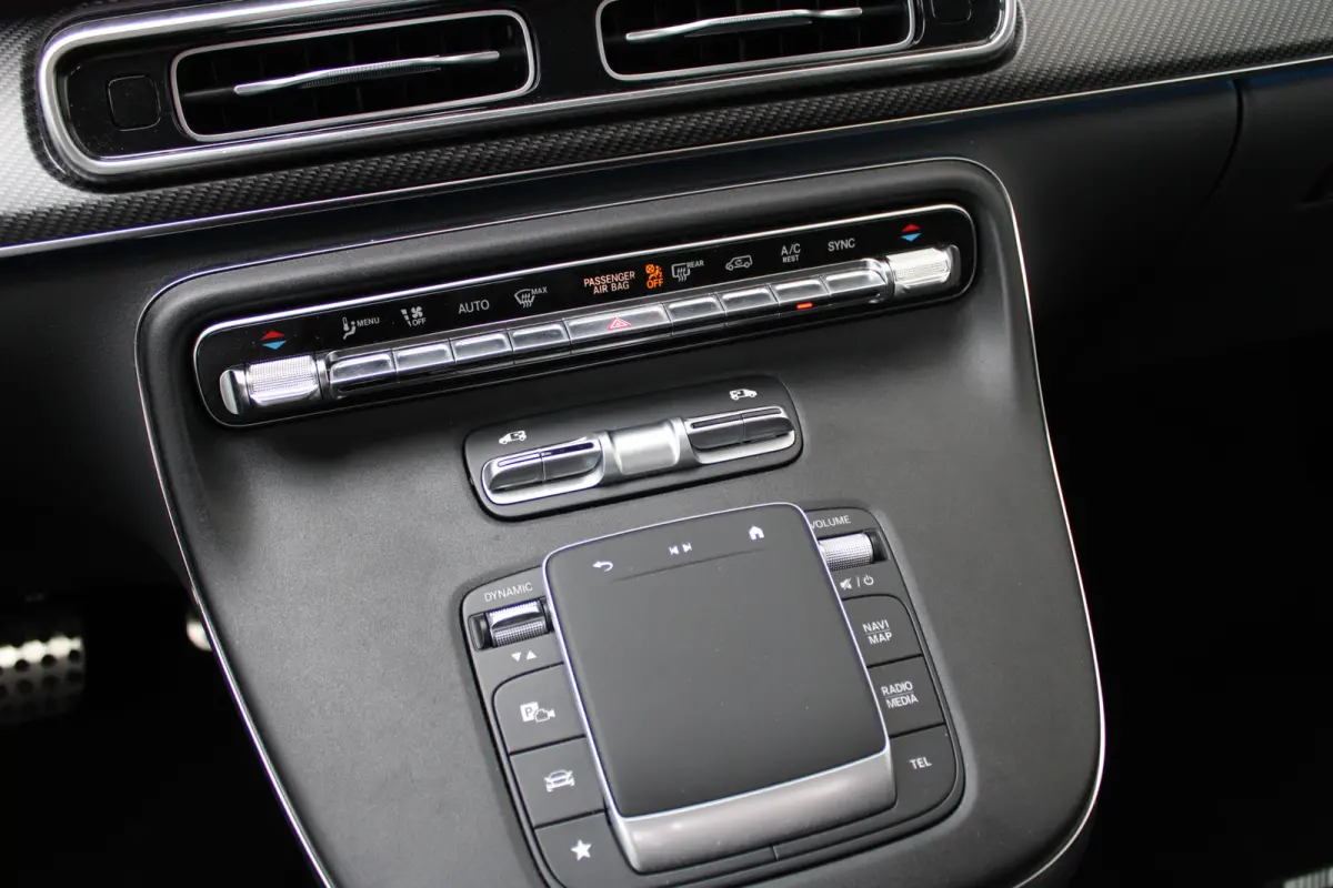 300d / DC / AMG / Panorama / bj 2025 / 2x Elec Schuifd / 360 Cam / Burmester / Vol Opties / NIEUWSTAAT