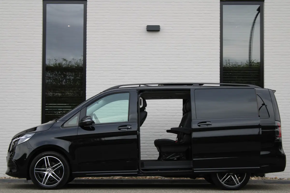 300d / DC / AMG / Panorama / bj 2025 / 2x Elec Schuifd / 360 Cam / Burmester / Vol Opties / NIEUWSTAAT