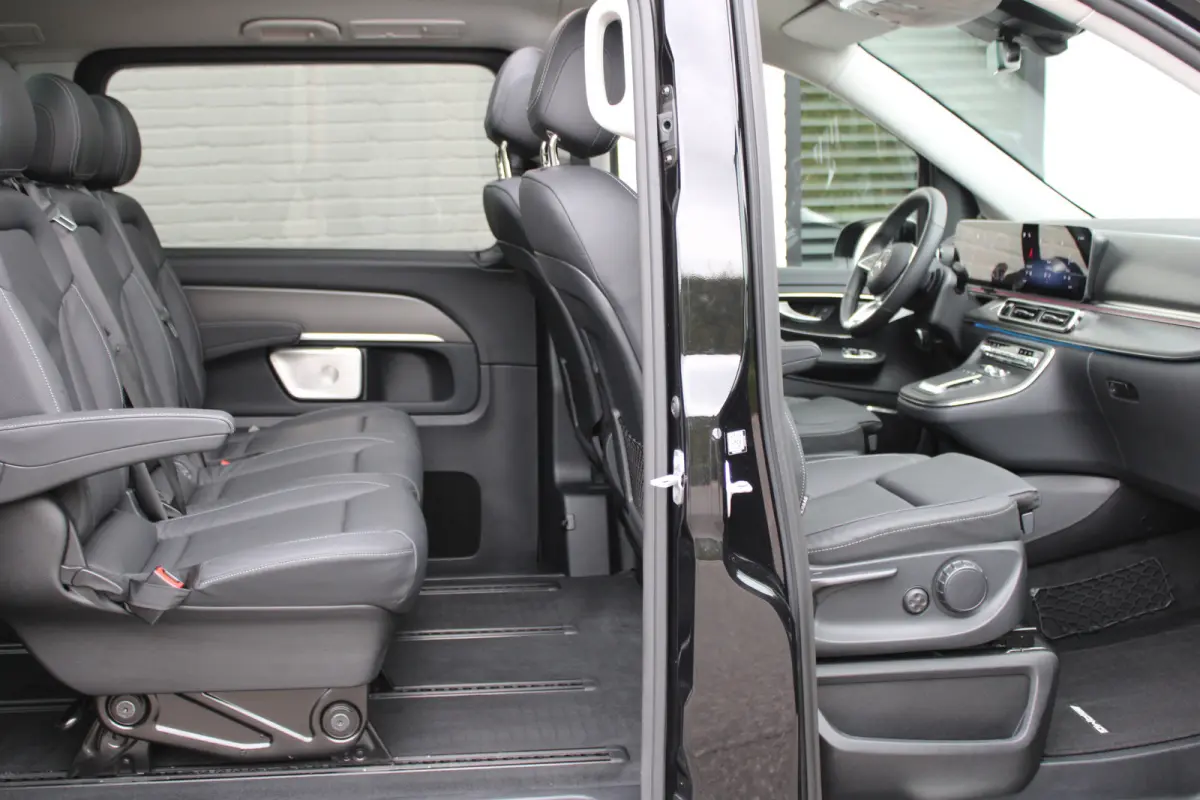 300d / DC / AMG / Panorama / bj 2025 / 2x Elec Schuifd / 360 Cam / Burmester / Vol Opties / NIEUWSTAAT