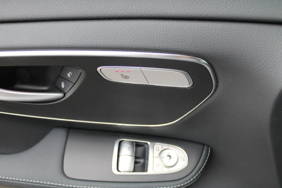 300d / DC / AMG / Panorama / bj 2025 / 2x Elec Schuifd / 360 Cam / Burmester / Vol Opties / NIEUWSTAAT