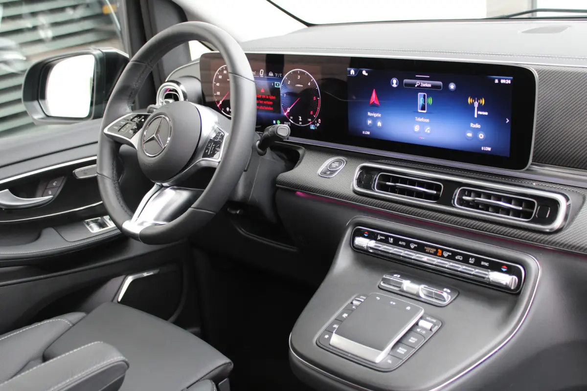 300d / DC / AMG / Panorama / bj 2025 / 2x Elec Schuifd / 360 Cam / Burmester / Vol Opties / NIEUWSTAAT