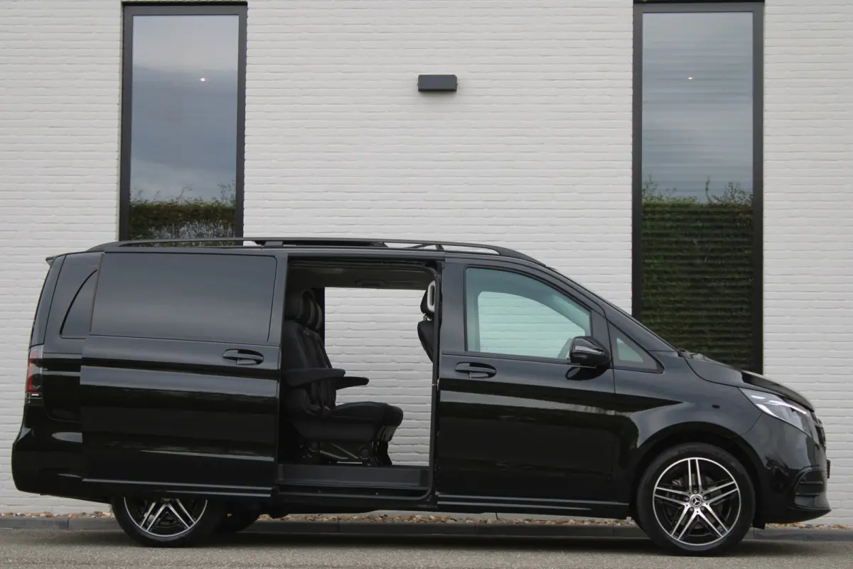 300d / DC / AMG / Panorama / bj 2025 / 2x Elec Schuifd / 360 Cam / Burmester / Vol Opties / NIEUWSTAAT