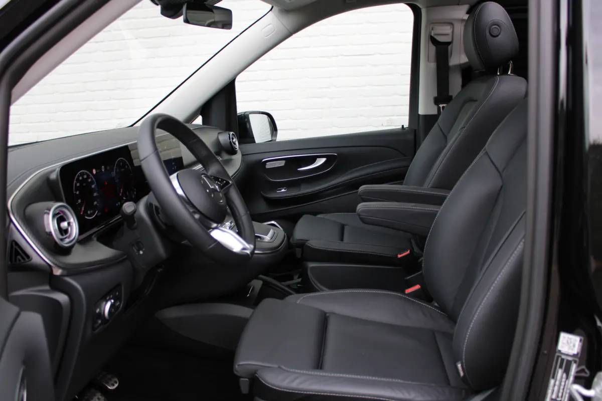 300d / DC / AMG / Panorama / bj 2025 / 2x Elec Schuifd / 360 Cam / Burmester / Vol Opties / NIEUWSTAAT