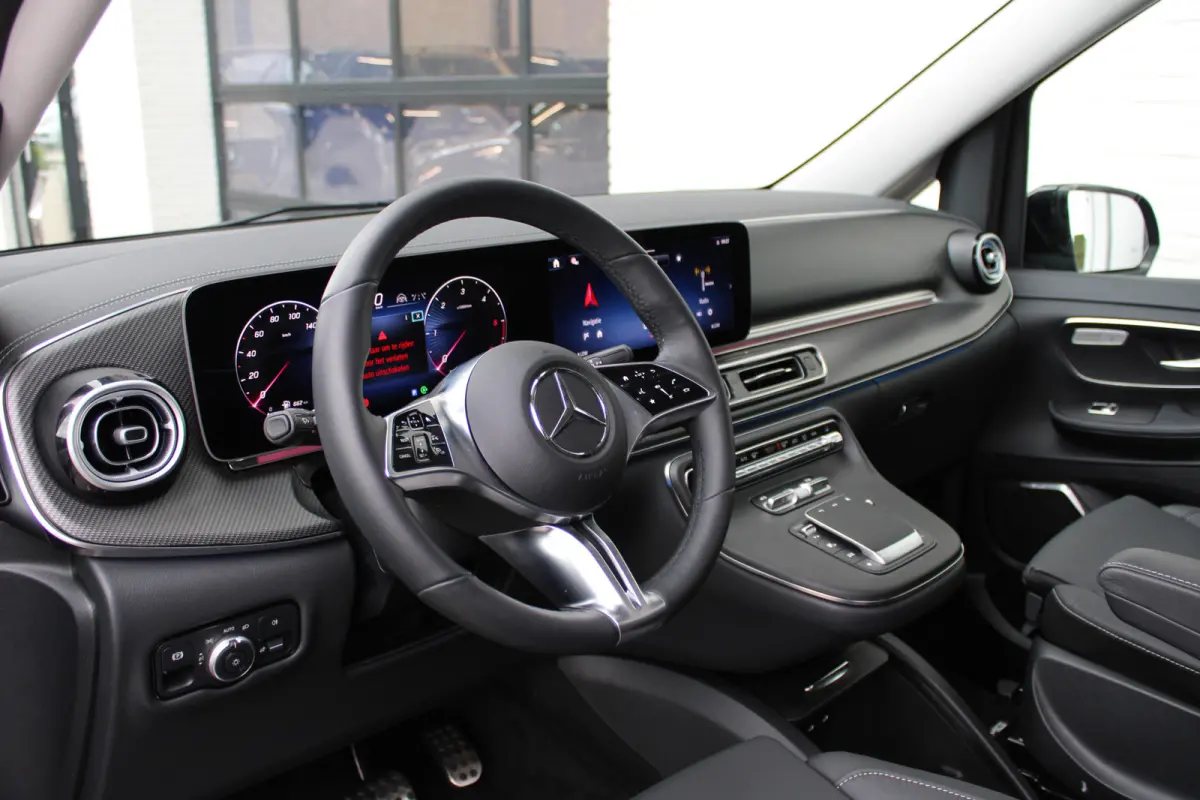 300d / DC / AMG / Panorama / bj 2025 / 2x Elec Schuifd / 360 Cam / Burmester / Vol Opties / NIEUWSTAAT