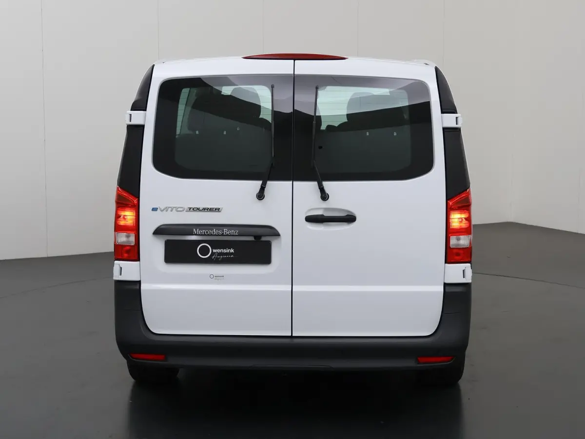 129 L2 PRO 90kWh | 8-PERSOONS | Snelladen 110 KWh | Navigatie | Parkeerpakket | Comfortbestuurdersstoel | Dodehoekassistent | 8 Zitplaatsen |