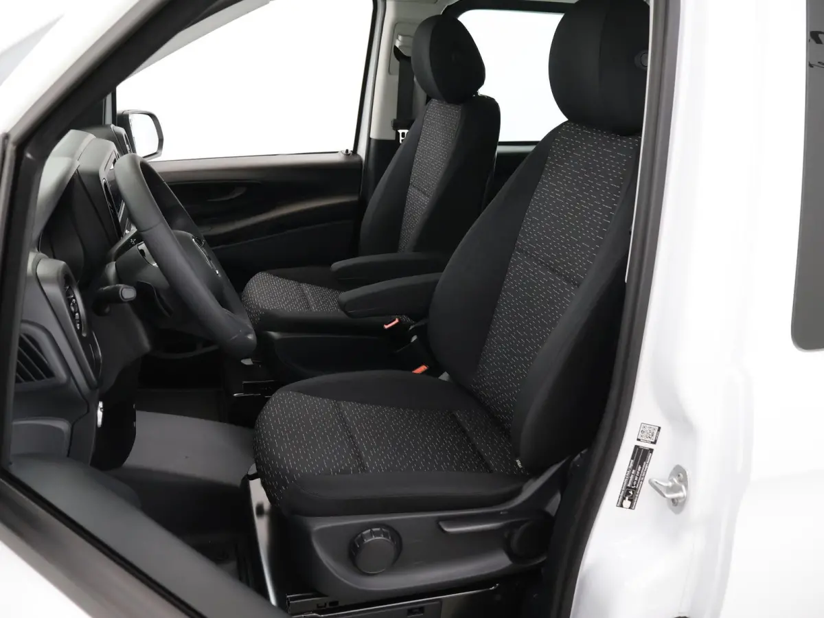 129 L2 PRO 90kWh | 8-PERSOONS | Snelladen 110 KWh | Navigatie | Parkeerpakket | Comfortbestuurdersstoel | Dodehoekassistent | 8 Zitplaatsen |