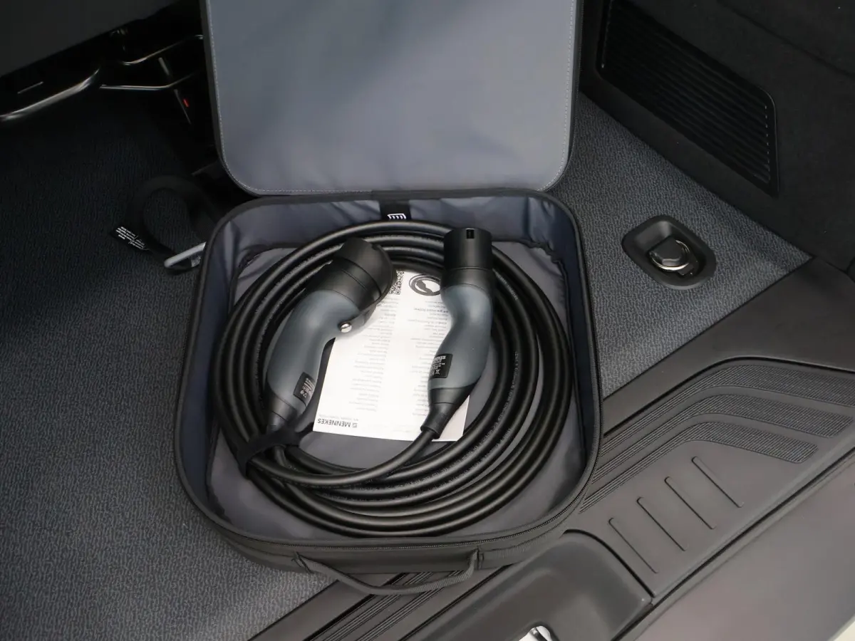 129 L2 PRO 90kWh | 8-PERSOONS | Snelladen 110 KWh | Navigatie | Parkeerpakket | Comfortbestuurdersstoel | Dodehoekassistent | 8 Zitplaatsen |