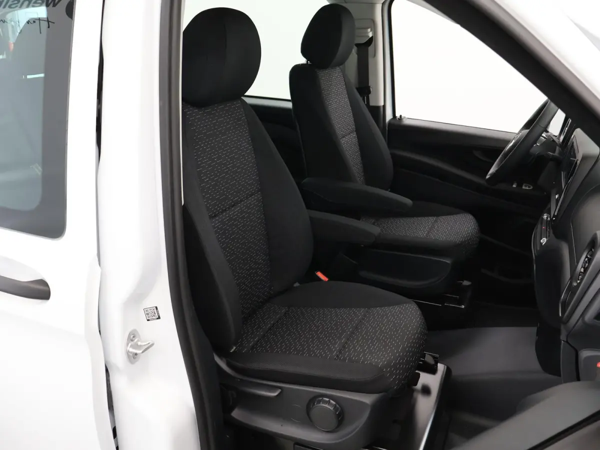 129 L2 PRO 90kWh | 8-PERSOONS | Snelladen 110 KWh | Navigatie | Parkeerpakket | Comfortbestuurdersstoel | Dodehoekassistent | 8 Zitplaatsen |