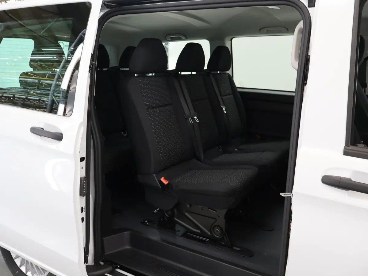 129 L2 PRO 90kWh | 8-PERSOONS | Snelladen 110 KWh | Navigatie | Parkeerpakket | Comfortbestuurdersstoel | Dodehoekassistent | 8 Zitplaatsen |